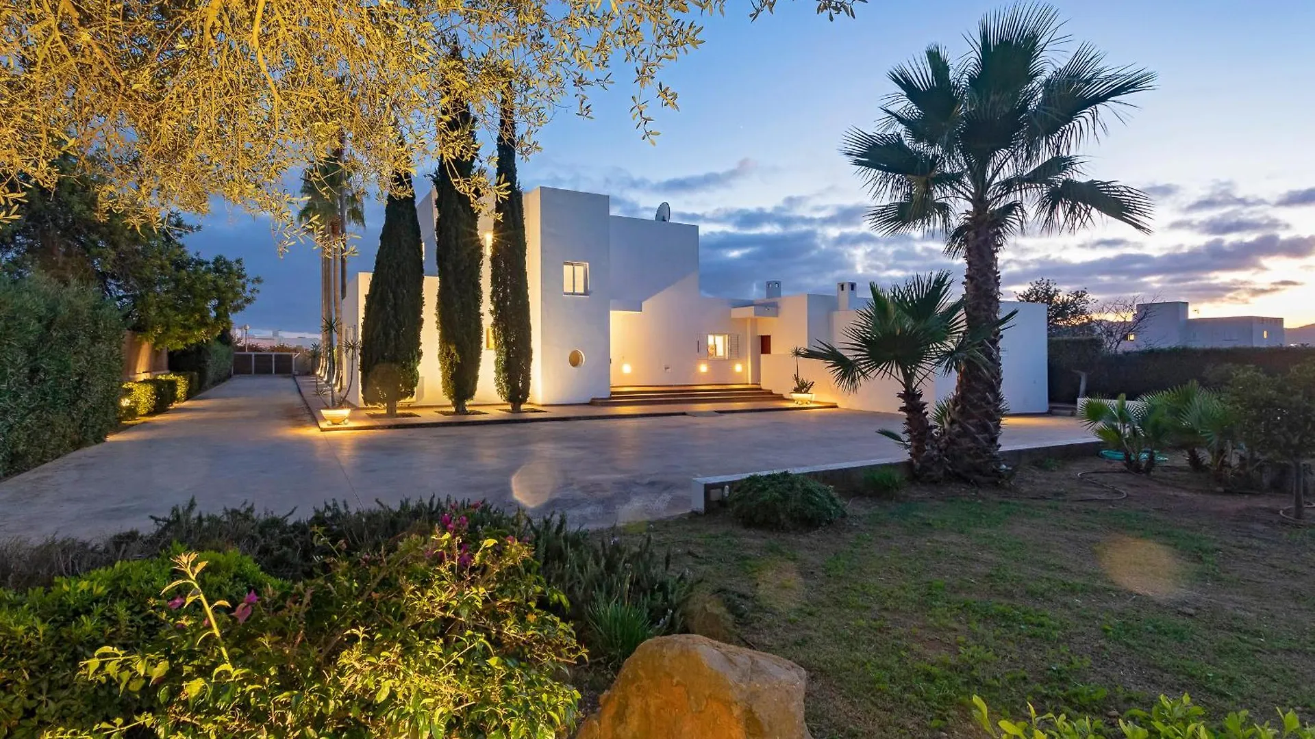 Villa Near Ibiza Town Sleeps 8 - Can Fluxa Can Furnet Spanien