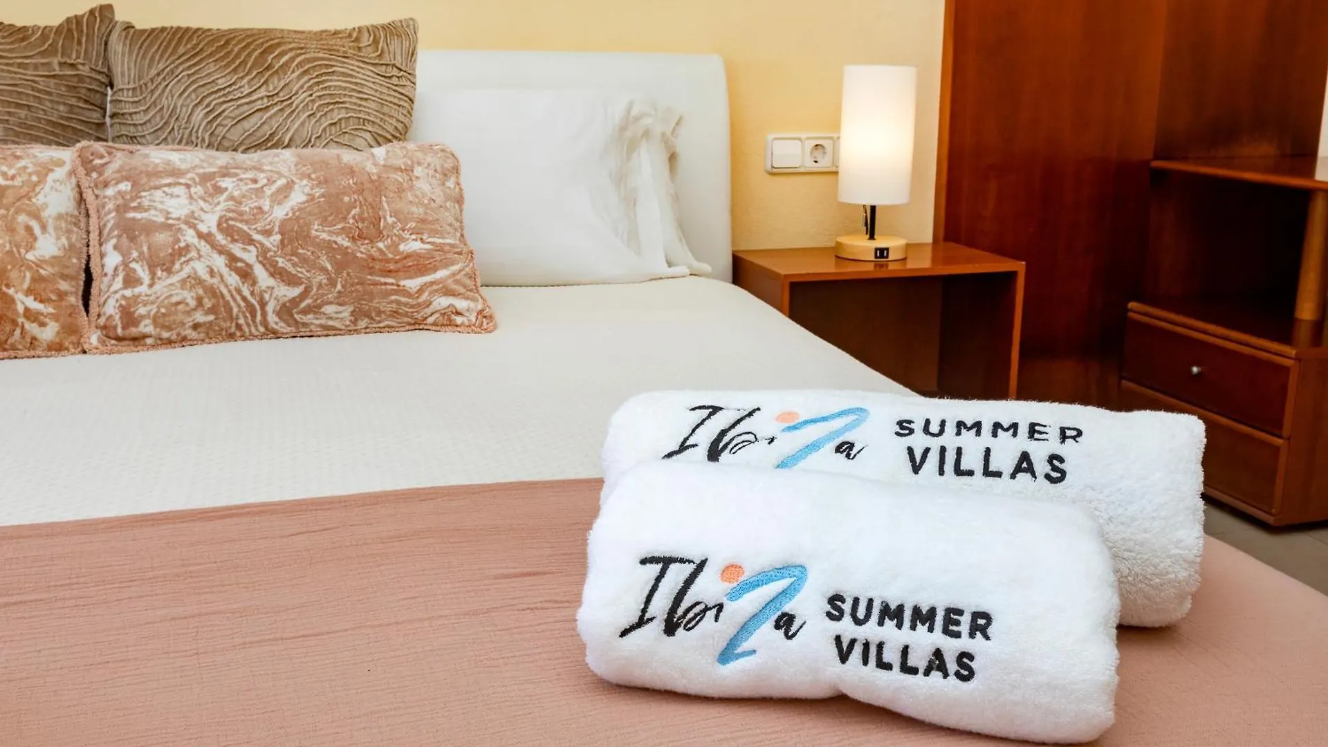 Villa Near Ibiza Town Sleeps 8 - Can Fluxa Can Furnet 0*,  Spanien